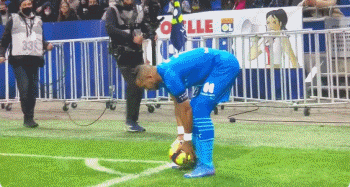 💡早报：34岁格列兹曼荣获金足奖