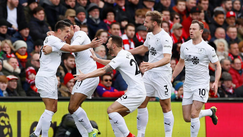 亚冠卡位生死战！布里兰主场无敌争出线，江原FC客场搏命追积分