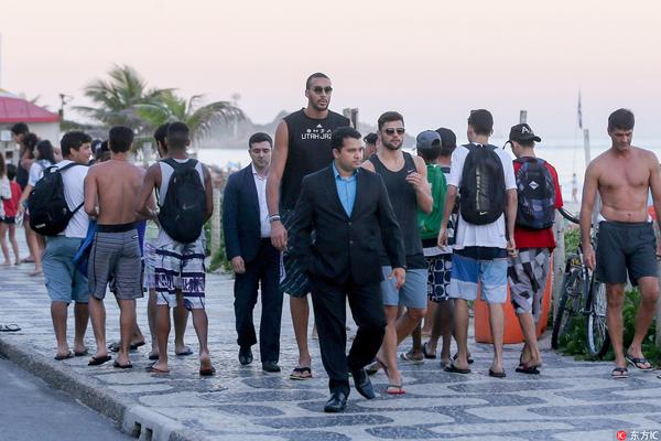 福布斯穿7号替补登场，是马丁内斯执教后第14位完成首秀球员