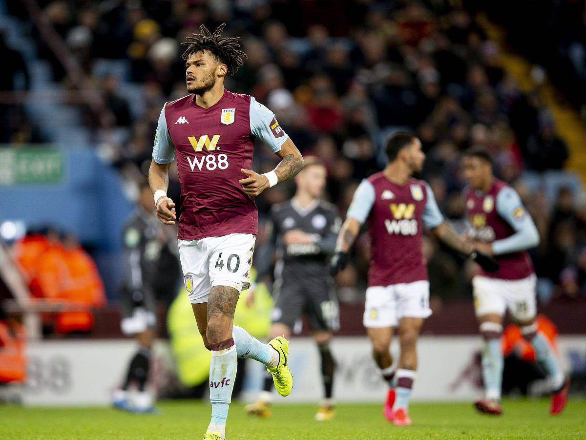 杜兰特连续得分，全队士气高涨