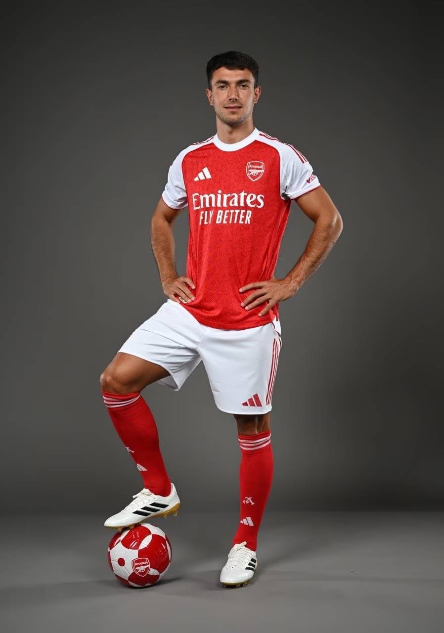 致敬传奇，布伦南-约翰逊进球后用孙兴慜招牌动作进行庆祝