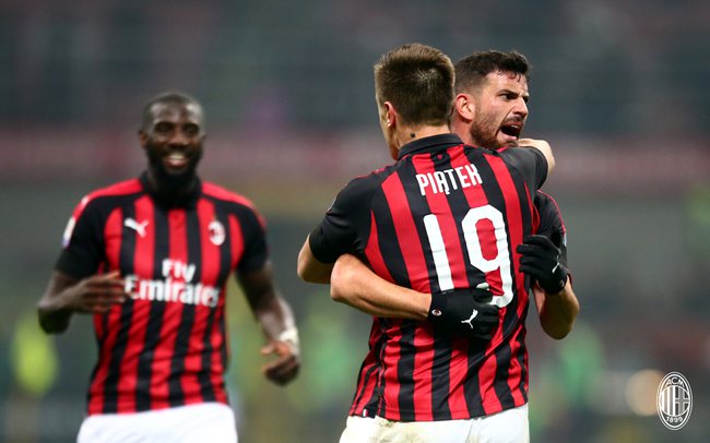 胡尔克完成职业生涯500球里程碑，球迷打出巨型TIFO致敬