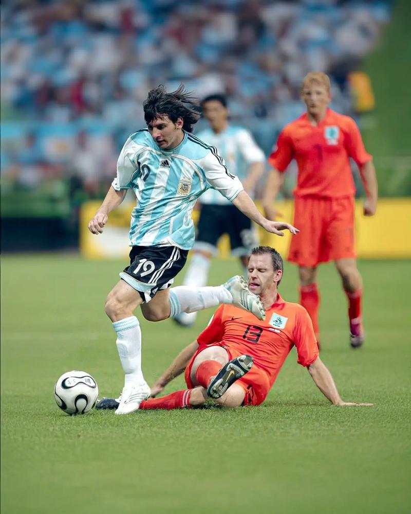 北京时间12月10日晚18：00，亚冠精英联赛东亚区小组赛将迎来一场决定出线命运的关键对决。