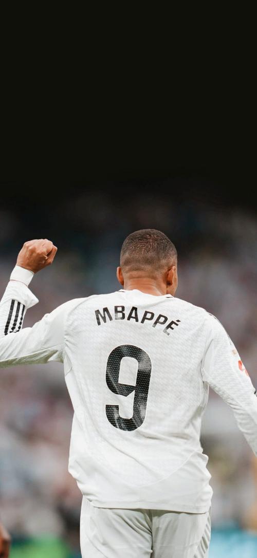 姆巴佩双响+库尔图瓦神扑！皇马客场群星闪耀，多名主力带伤出战