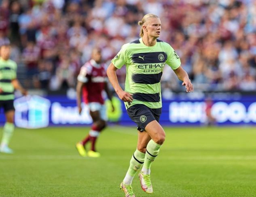 英超战报：福登传射，迪亚斯世界波，曼城3-0十人桑德兰