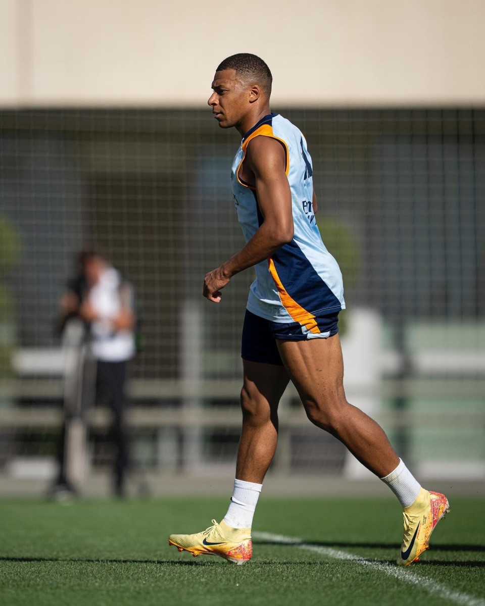 持右翼立场，阿根廷总统开玩笑：我也能祝贺梅西这样的左撇子