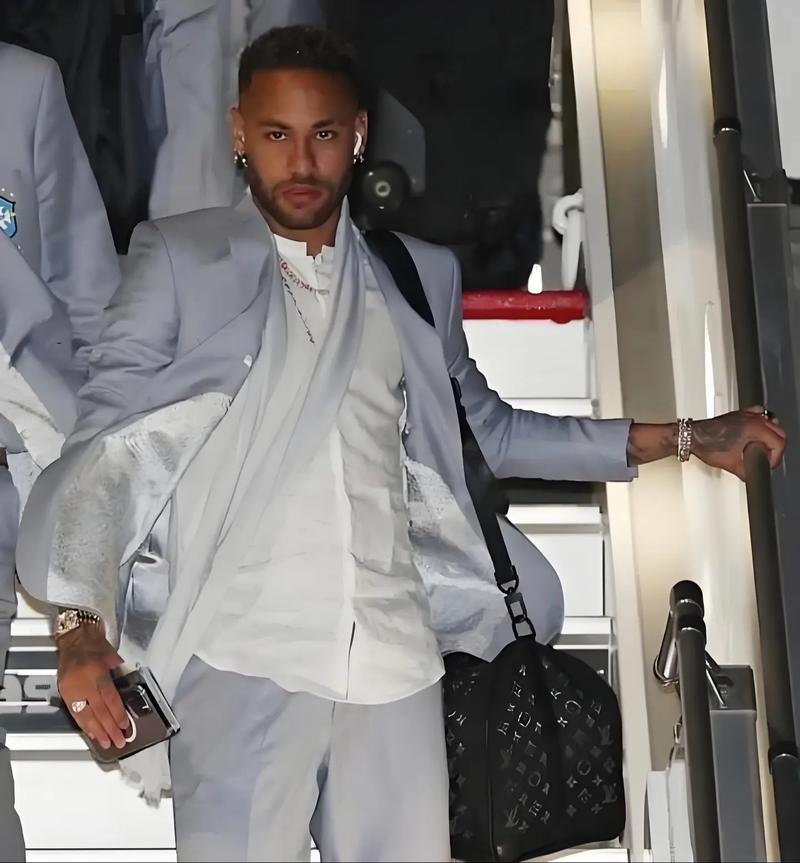 维拉与布伦特福德的重大交易，五千万的锋线答案